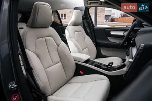 Сидения отделаны из кожи ARIANNE / винила